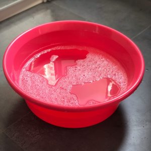 Tub for hand washing a silk scarf